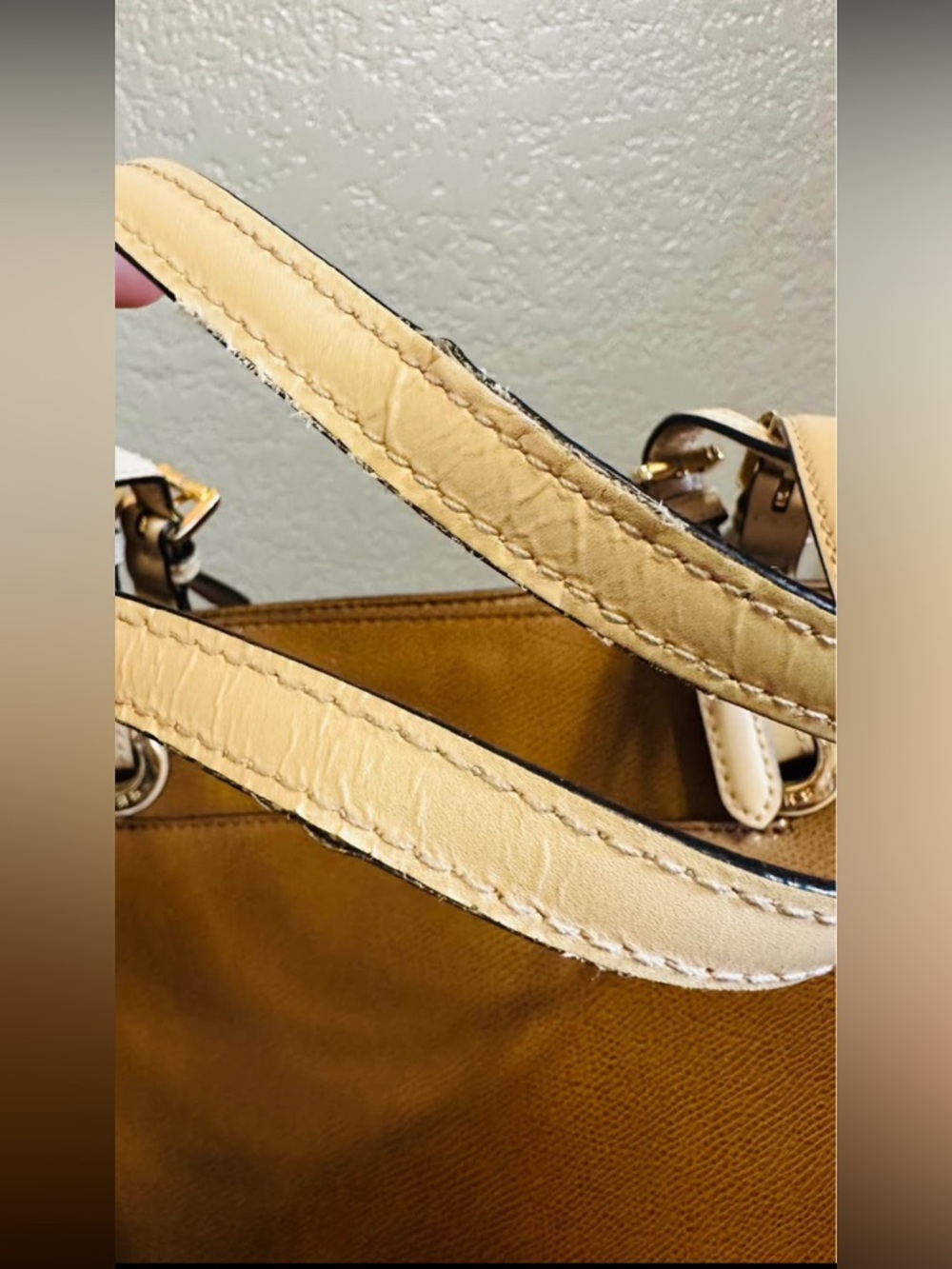 Michael Kors Saffiano
Leather Purse Jet Set Tote
Bag - Picture 10 of 10